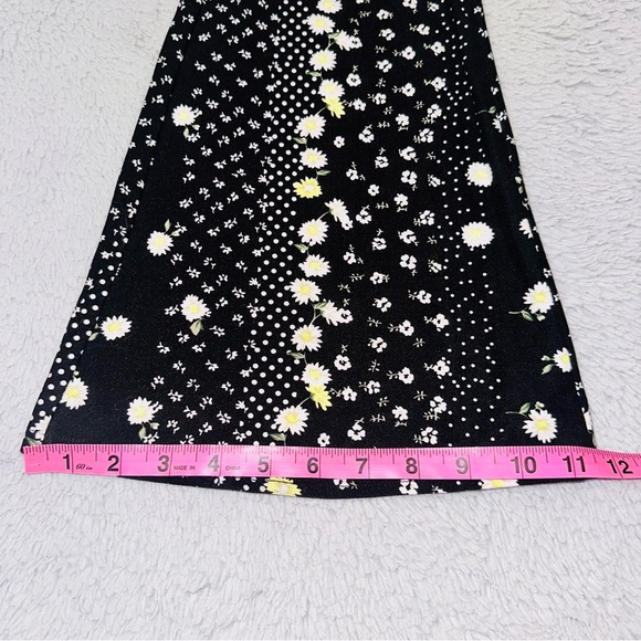 Daisies bell bottom pants - Picture 7 of 10